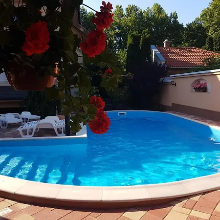Riccardo & Pool *